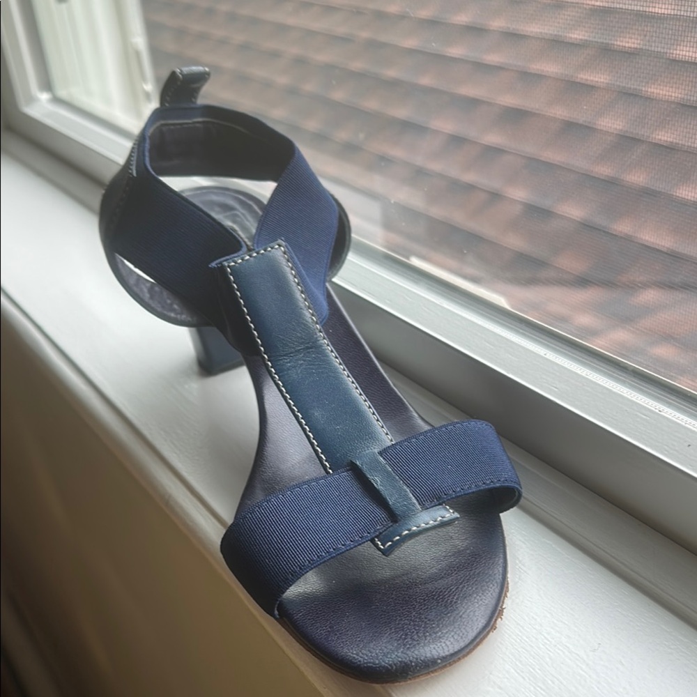 Elegant Italian Navy Leather Women's Sandals